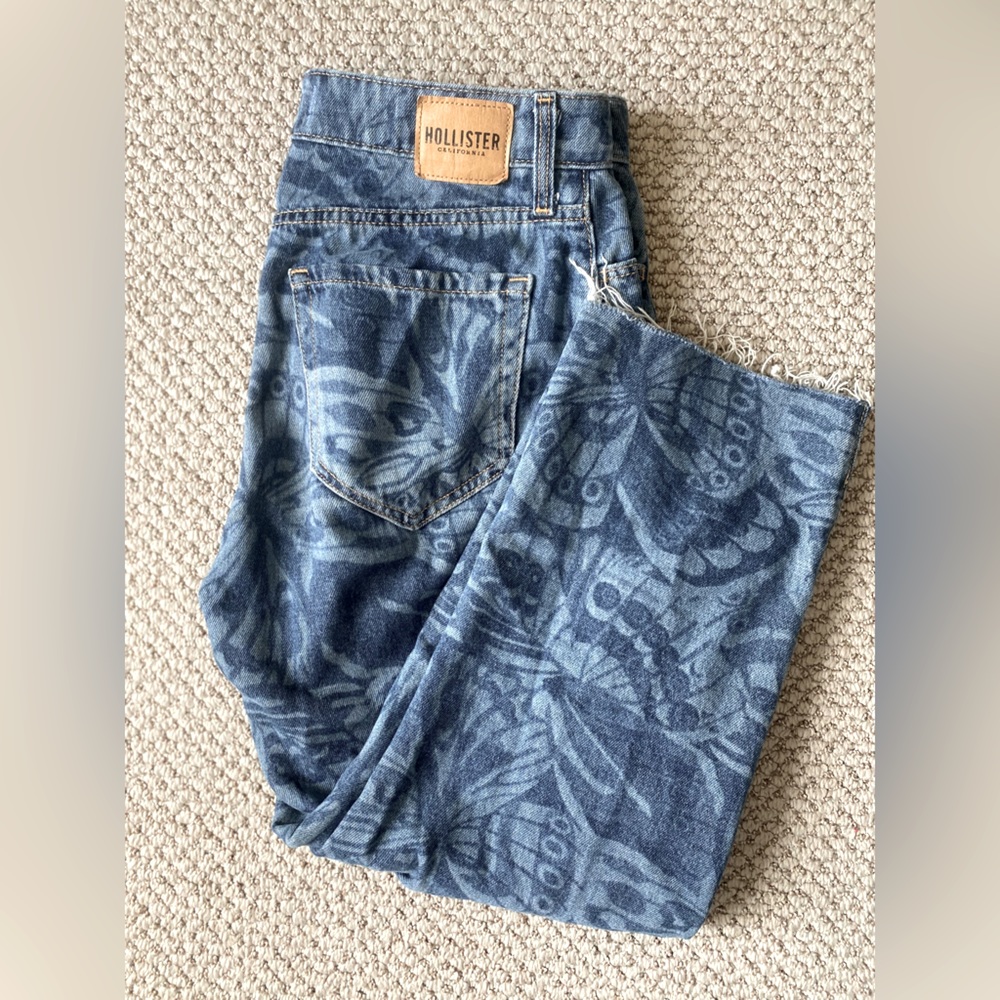Hollister pattered barrel Jean